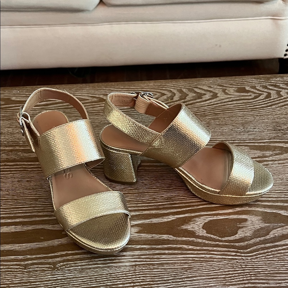 AEROSOLES Gold Block Heel Sandals